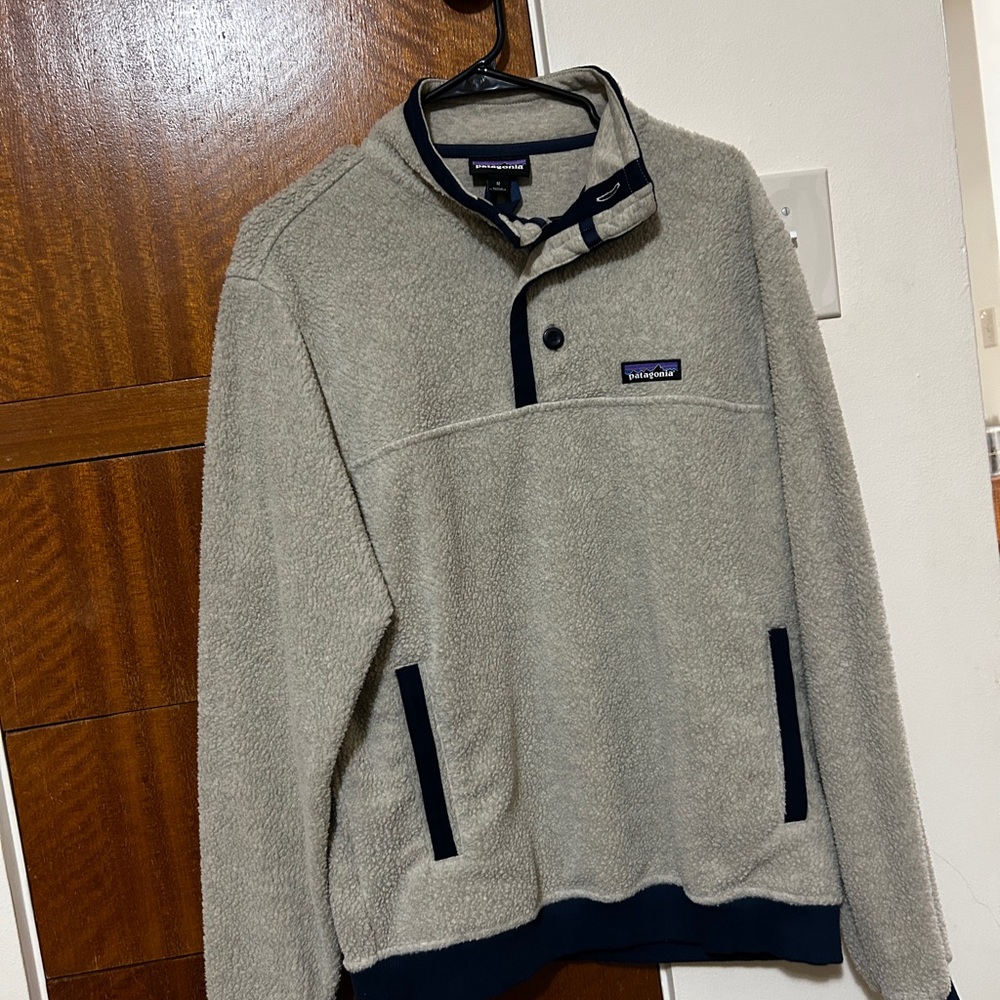 Patagonia Beige and Navy Fleece Pullover